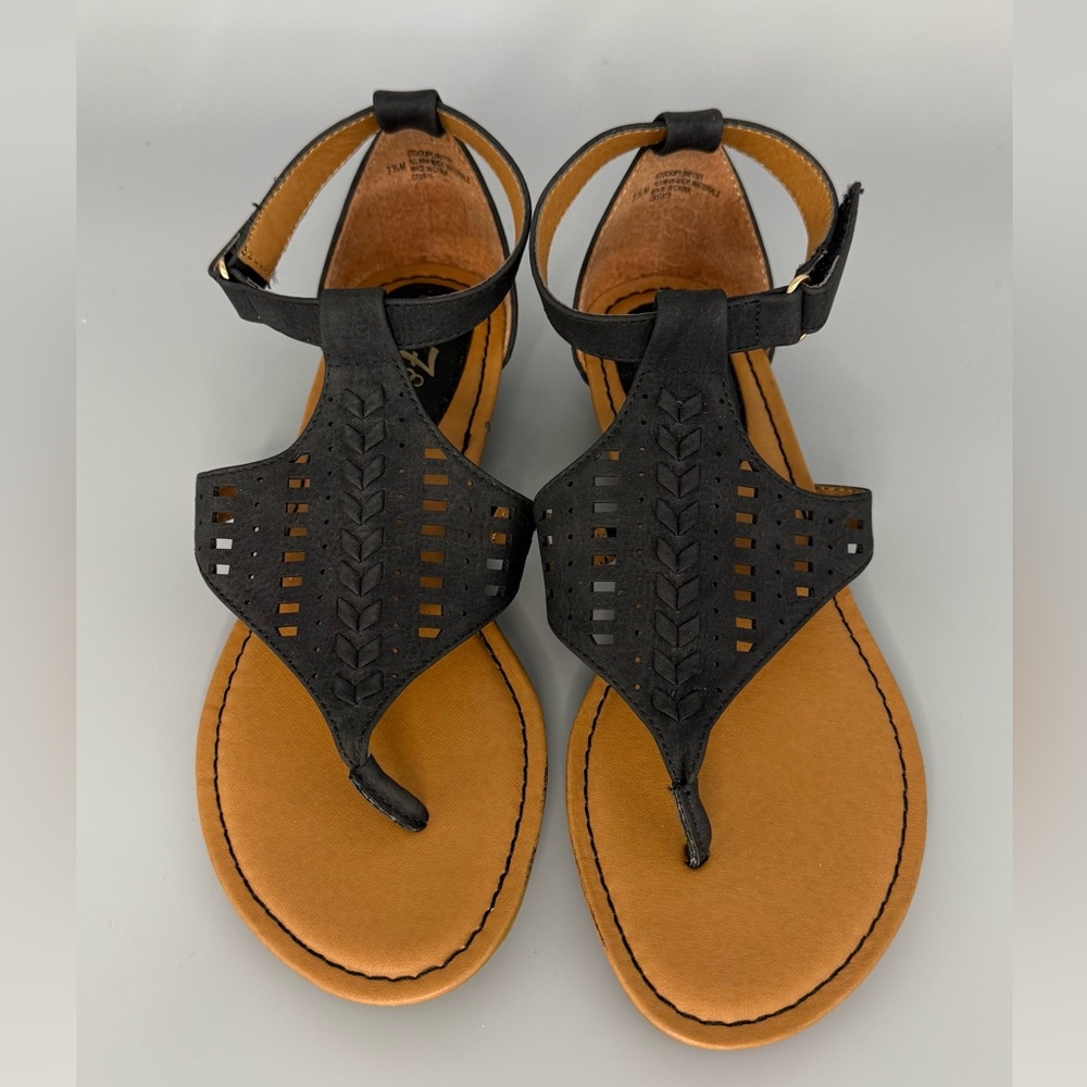 Vintage 7‎ Eight Black Perforated T-Strap Sandals Size 7.5